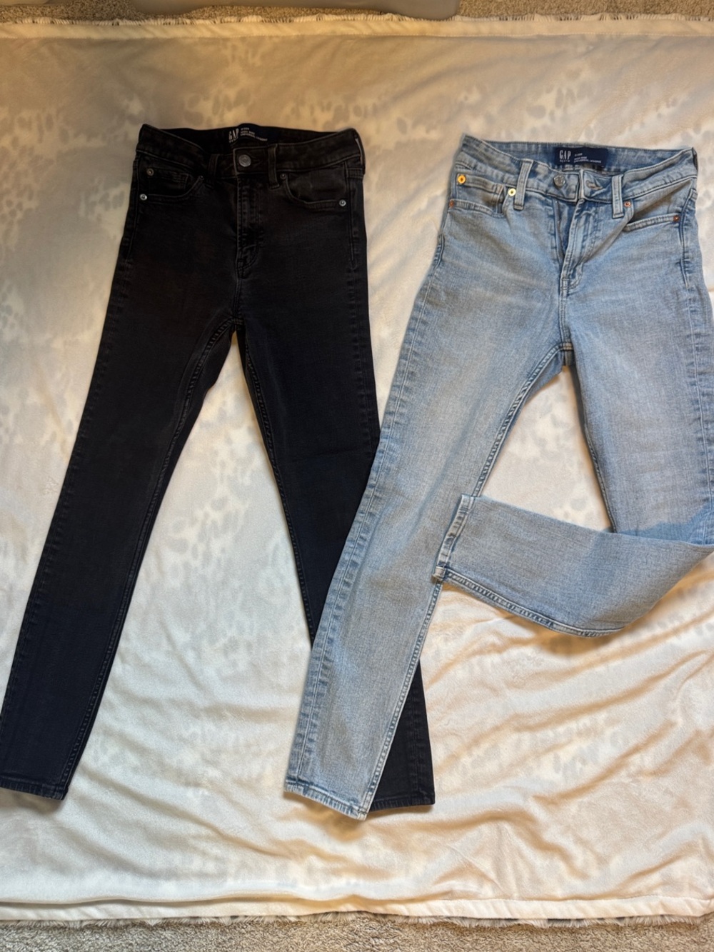 GAP Women's Skinny Jeans - Black & Light Blue Wash